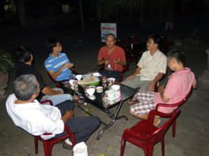 0628 bên bàn tiệc.jpg