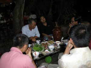 0638 quây quần bên nhau.jpg