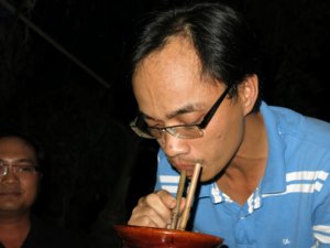 0645 Hại Điện phê nhắm mắt.jpg