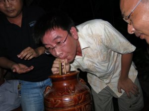 0660 Nhật Uy lại hăng máu.jpg