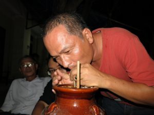 0663 thầy tu hăng thế.jpg