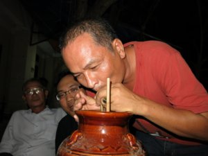 0664 thầy tu bao cú chót.jpg