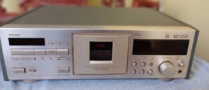 TEAC V700 1.jpg