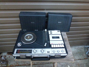 sanyo portable phono.JPG