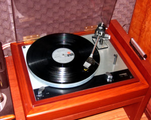 Thorens TD160 đầu tay.jpg