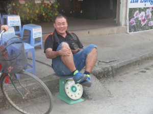 tẹo nữa thì đền cái cân.JPG