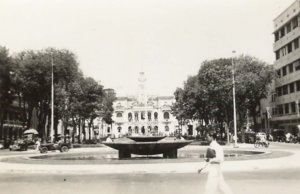 Bùng binh Saigon 1948 (Hổ liễu).jpg