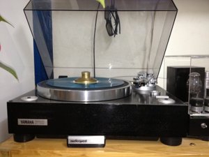 Turntable Yamaha GT-1000.jpg