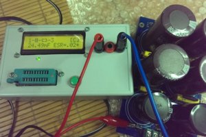 IMAG4868-Máy đo RLC đang đo cả khối tụ lọc nguồn 24mF.jpg