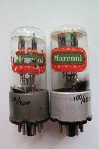 B36 Marconi cặp bóng NOS.JPG