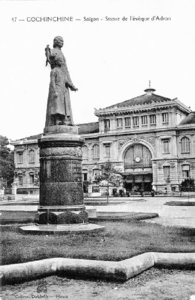 Tuong HoangTu Canh va Pigneau de Behaine. Bay gio la tuong Duc Me Hoa Binh - kytrong.jpg