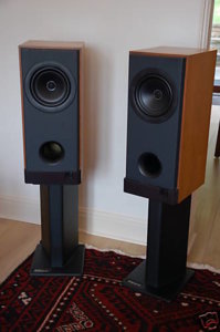 Kef 102.2.jpg