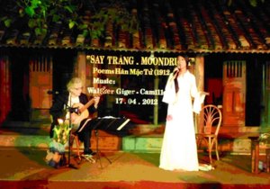 Han Mac Tu - saytrang_stage.jpg