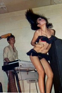 Một vũ nữ Sài gòn năm 1969.).jpg