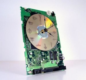 laser-etched-recycled-circuit-board-clock_3.jpg