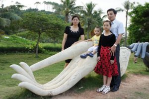 gia dinh bac Khai.JPG