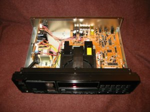 Luxman%20D105u-open.jpg