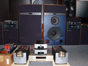 JBL-Studio-Monitor-4438---2.jpg