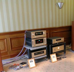 accuphase_bw.jpg