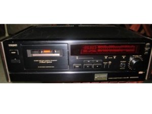 TEAC V9000UR.jpg