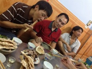 Ong an nhieu the PHI CA MOI.jpg