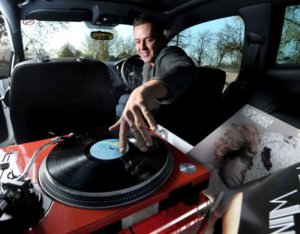 SEAT%20in-car%20turntable[1].jpg